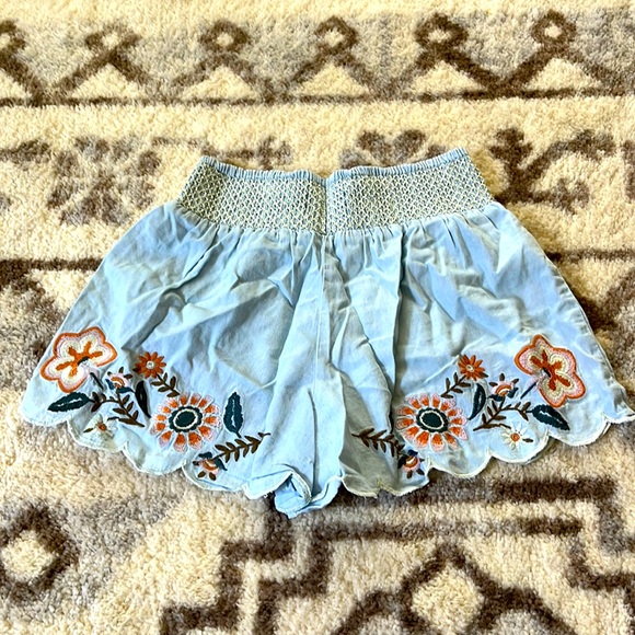 Flower-Pattern Flared Shorts - Picture 2 of 3